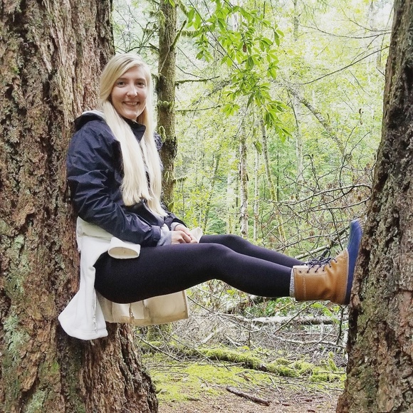 Meet your Posher, Rachel - Picture 1 of 5